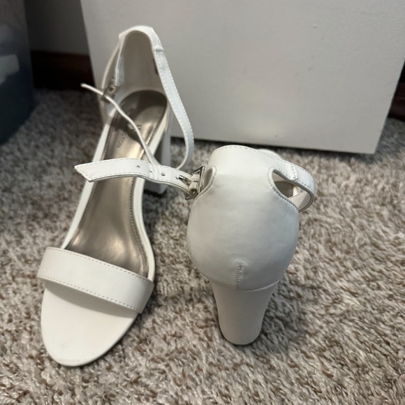 White sandals with thick block heel. Size 8 wide. Worn once. Great condition! - Picture 3 of 4